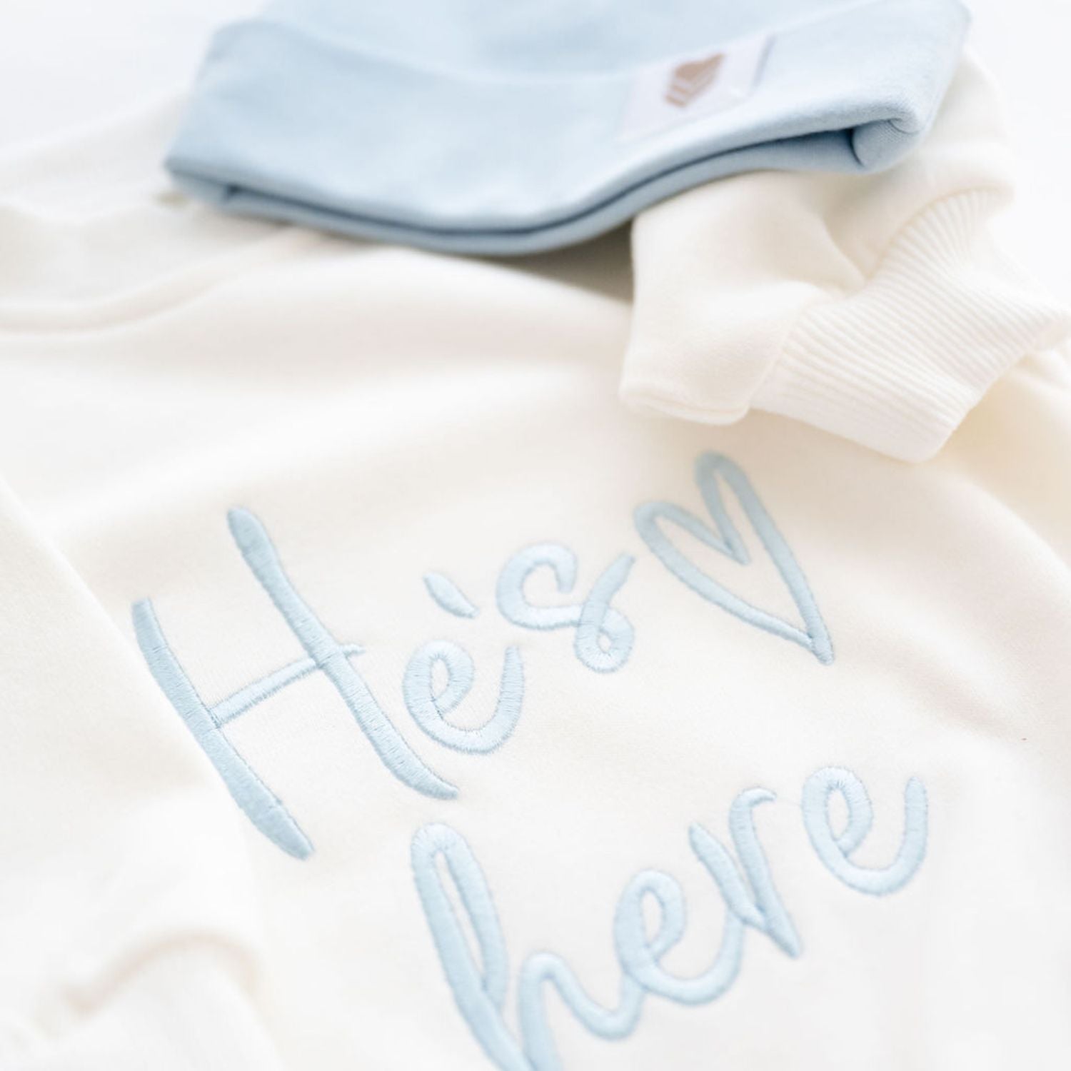 He/She Is Here darilni paket